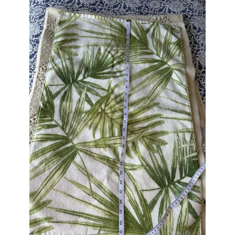 Pottery Barn Tropical Palm Leaf Textured Cotton Hand Towels  17 x 28 in GUC